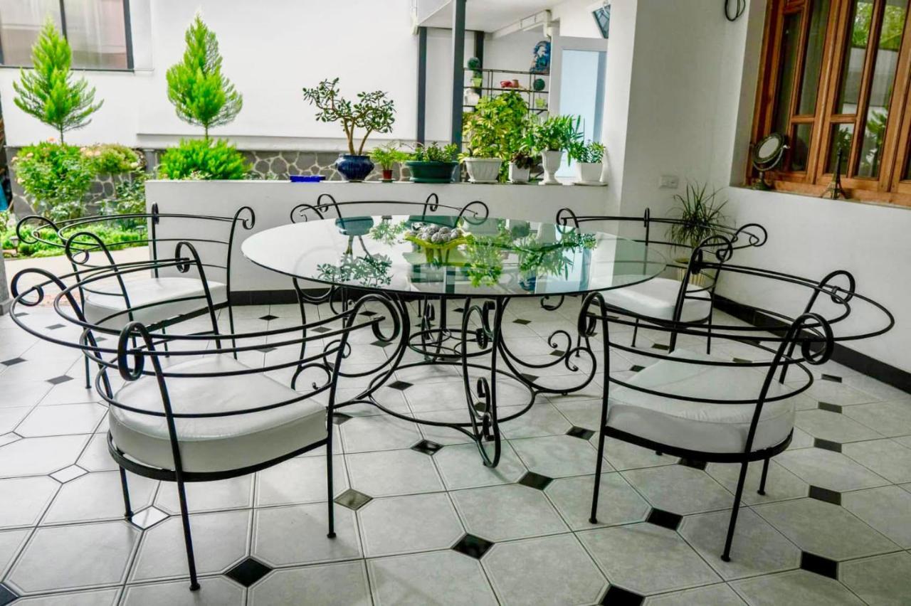 Westay Hotel Тбилиси Екстериор снимка