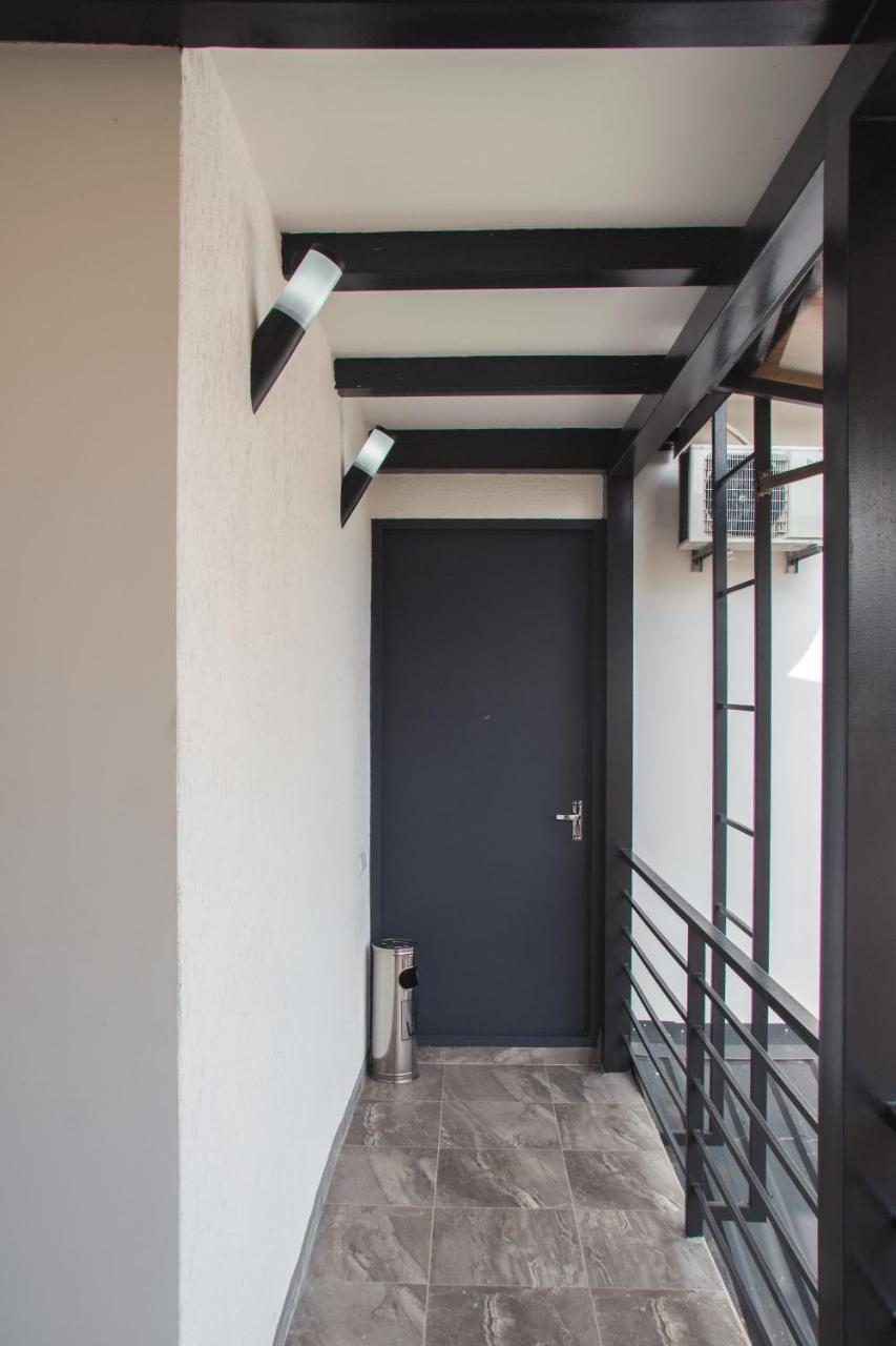Westay Hotel Тбилиси Екстериор снимка