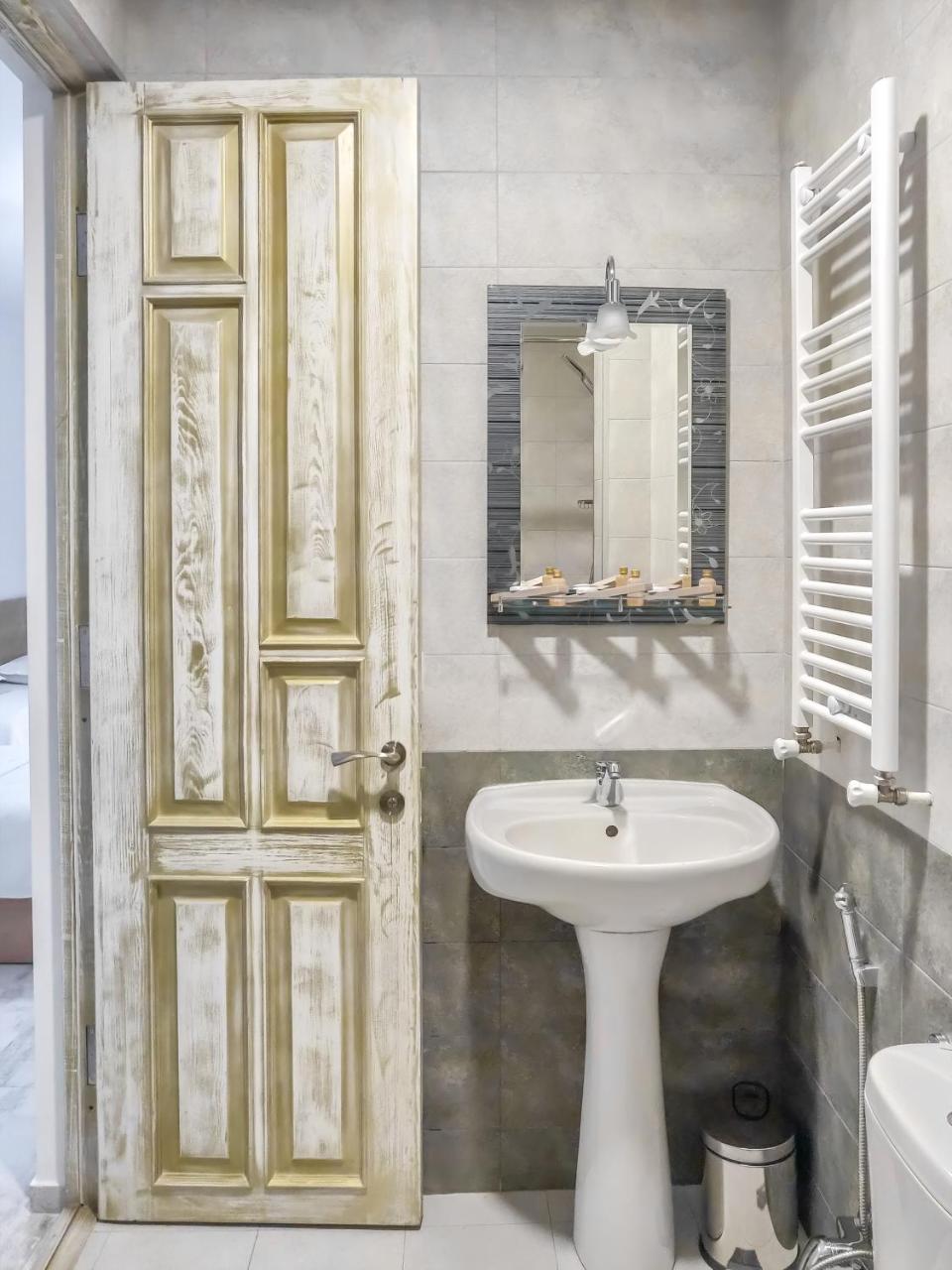 Westay Hotel Тбилиси Екстериор снимка