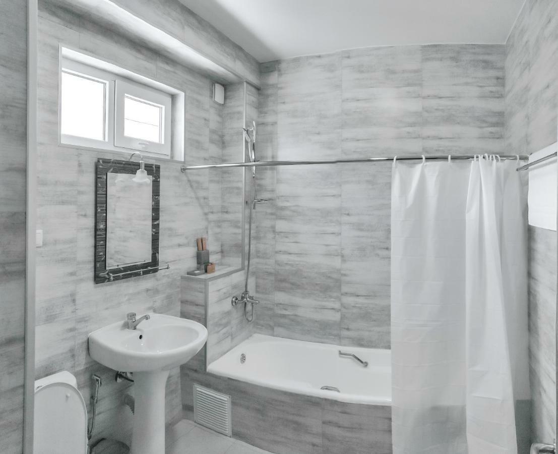 Westay Hotel Тбилиси Екстериор снимка
